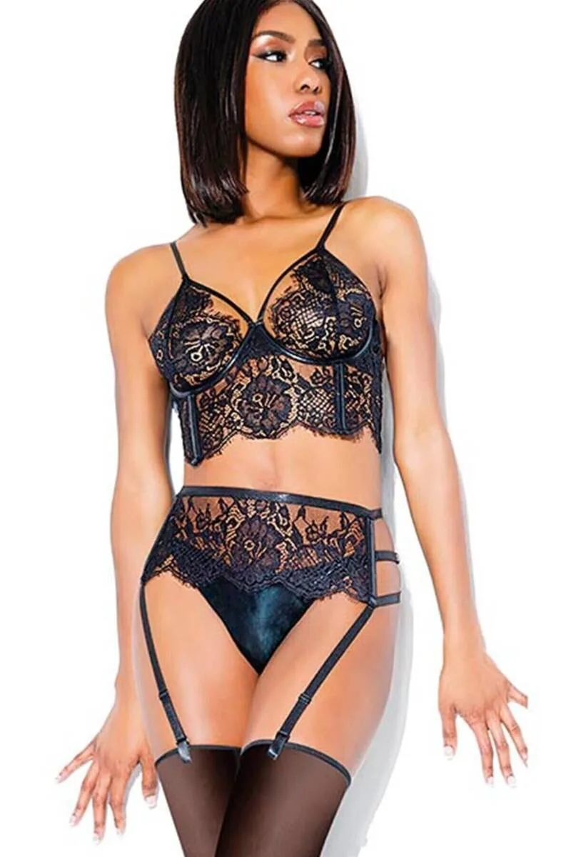 Ensemble lingerie dentelle avec porte-jarretelles